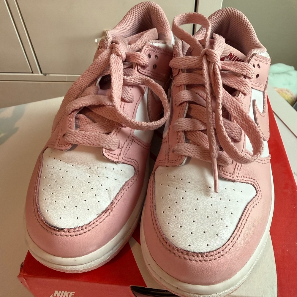 Nike Kids Sneakers in Pink and White